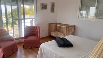 3 bedrooms, WiFi (free), bed sheets