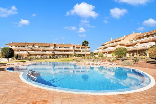 Royal Marine Golf V con Piscina