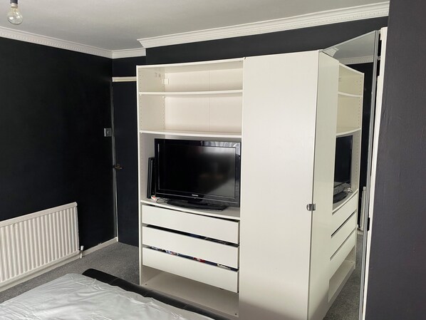 3 sovrum, skrivbord, strykjärn/strykbräda och gratis wi-fi