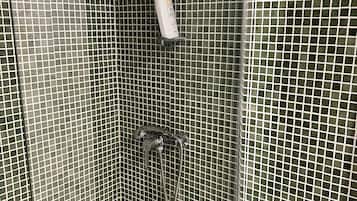 Apartment | Bathroom | Shower, hair dryer, towels