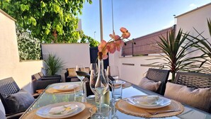 Outdoor dining - Sunny Spanish Retreat in Torre de la Horadada (Pilar de la Horadada)