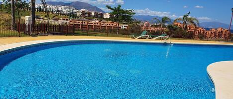 Appartement | Zwembad | Een buitenzwembad