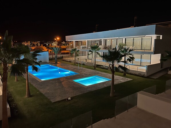 Leilighet | Basseng | Utendørsbasseng