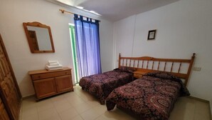 1 bedroom, WiFi (free), bed sheets - 1 Bed Apartment - Sleeps 2 - Pool - Parking (Arona)