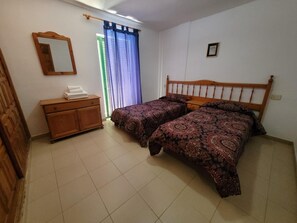 1 bedroom, free WiFi, bed sheets - 1 Bed Apartment - Sleeps 2 - Pool - Parking (Arona)