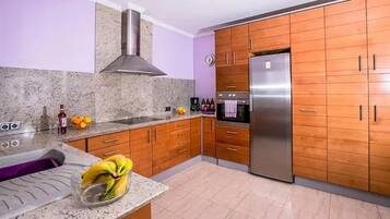 Vila | Dapur pribadi | Lemari es, microwave, oven, dan kompor