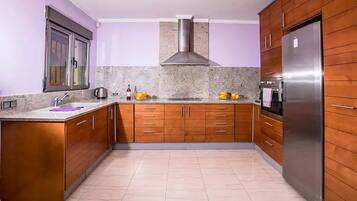 Vila | Dapur pribadi | Lemari es, microwave, oven, dan kompor