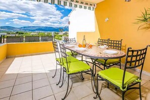 Villa | Outdoor dining