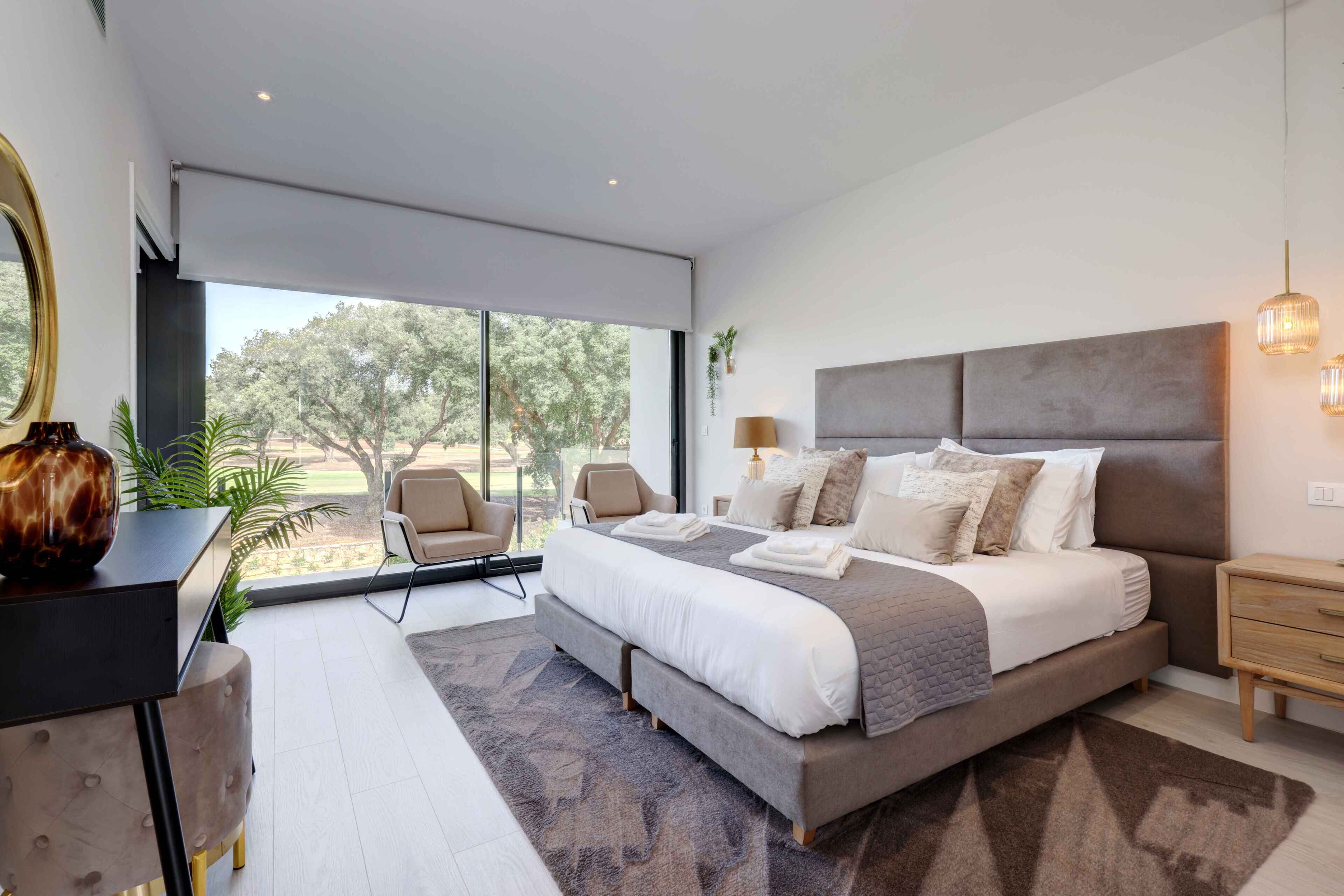 House | 4 bedrooms, iron/ironing board, free WiFi, bed sheets