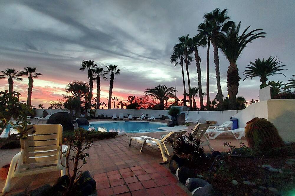 2 bed Apartment That Steps out on to the Pool - Amarilla Golf