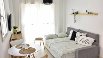 Apartament | 1 dormitori, planxa i posts de planxar, wifi gratuïta i roba de llit