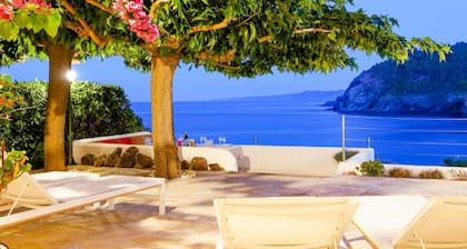 White Rock Villa With Breathtaking Views and Pool