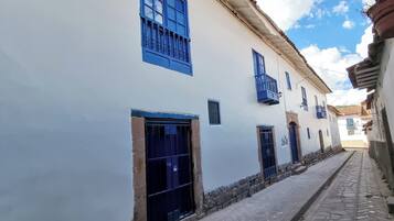 Fachada de la propiedad