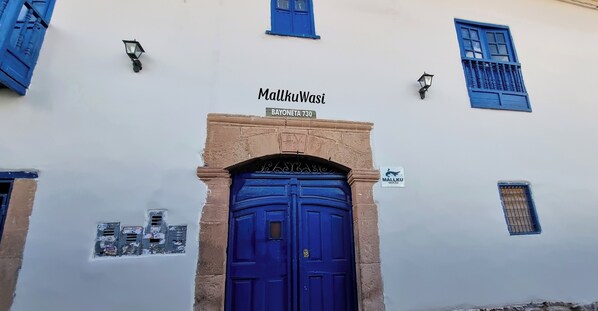 Fachada de la propiedad