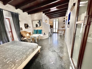 Free WiFi, bed sheets - Stylish Getaway With Secluded Patio in Lava Finca (Yaiza)