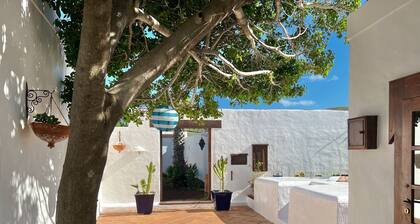 Stylish Getaway With Secluded Patio in Lava Finca