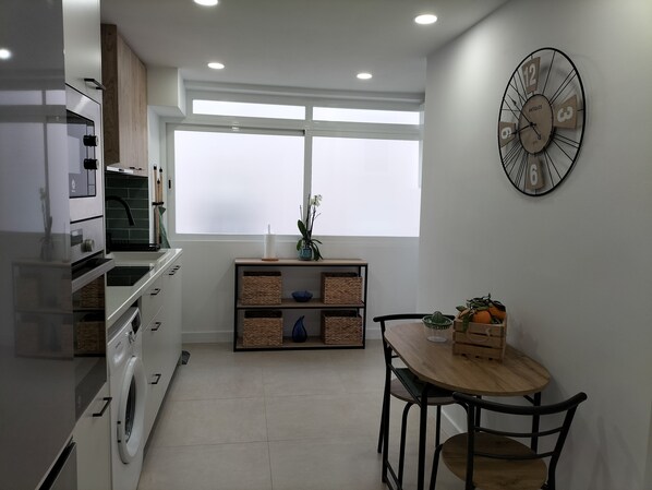 公寓 | 私人廚房 | 微波爐、烤箱、爐台、電熱水壺