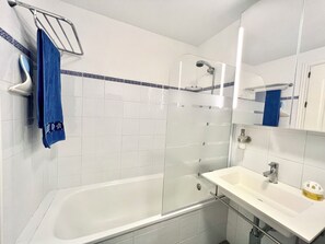 Apartment | Bathroom | Combined shower/bathtub, deep-soaking bathtub, towels - 2-bed Apt With Sea and Views Near Marbella, Spain (Mijas)