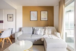 Apartment | Living area | TV - Apartamento Inteiro a 3 Minutos da Praia de Gandia (Gandia)