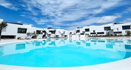 Superior Apartment Sleeps 2 With Pool