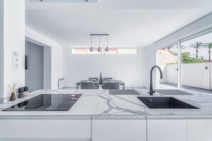 Villa | Private kitchen | Fridge, microwave, oven, stovetop - Villa Fresno With Pool on Mar Menor Golf Resort (Torre-Pacheco)