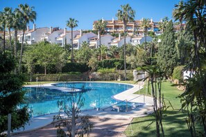 Apartment | Pool - Apartment Sleeps 4 With Sea Views (Benalmádena)
