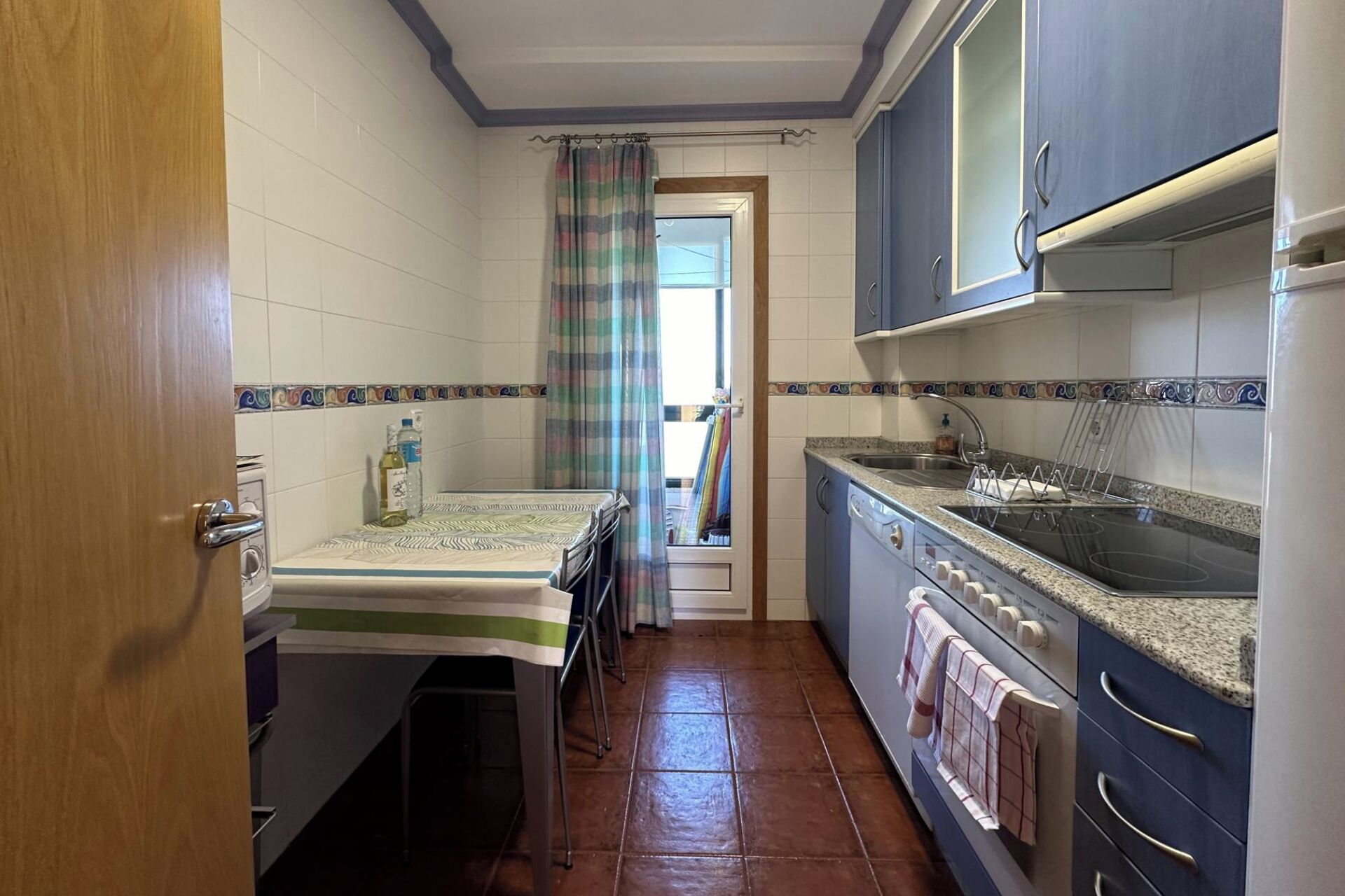 冰箱、微波炉、烤箱、炉灶