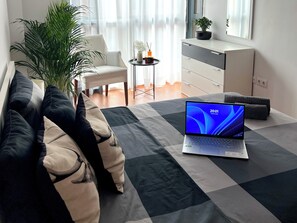 Living area - Valencia Oasis Retreat - 2 Bedroom Apartment (Valencia)