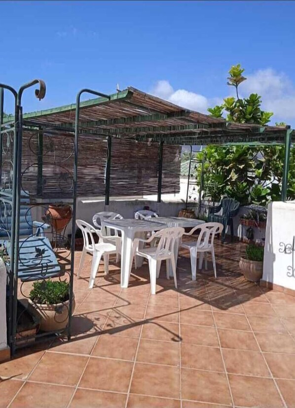 House | Outdoor dining