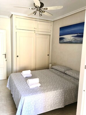 Casa | 3 habitaciones, tabla de planchar con plancha y wifi gratis 