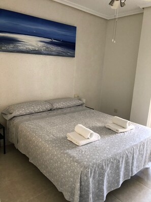 House | 3 bedrooms, iron/ironing board, free WiFi, bed sheets - Amplio Apartamento Turistico en Torrevieja (Torrevieja)