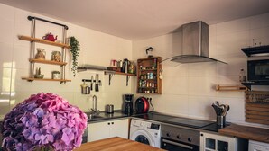 Villa | Private kitchen | Fridge, microwave, oven, stovetop - Finca La Naguada Gran Casa Rural en Infiesto (Pilona)