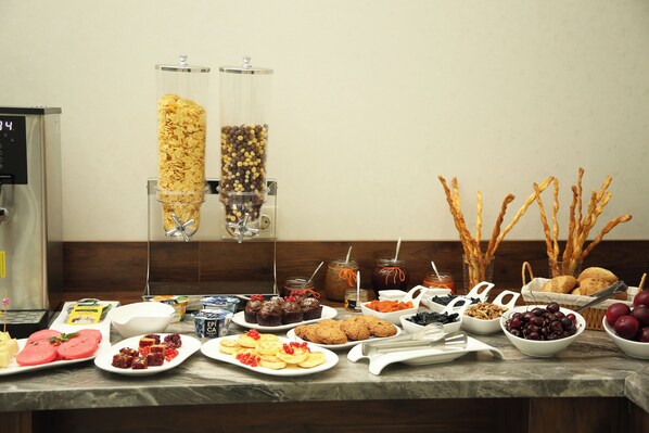 Free daily buffet breakfast  - Parklane Hotel (Tashkent)