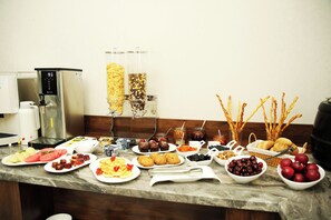 Free daily buffet breakfast - Parklane Hotel (Tashkent)