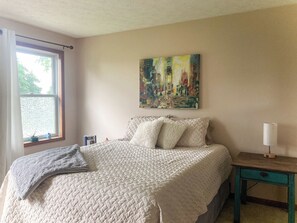 3 habitaciones, tabla de planchar con plancha, wifi y ropa de cama