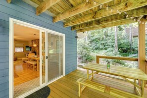 Outdoor dining - Creek View + Hot Tub: Woodsy Maggie Valley Cottage (Maggie Valley)