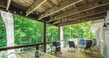 Creek View + Hot Tub: Woodsy Maggie Valley Cottage