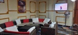 Living area - Pecos Place Hotel & Suite (Sapele)