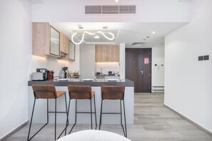 Elite Apartment, Balcony, Ocean View | Private kitchen | Fridge, microwave, oven, coffee/tea maker