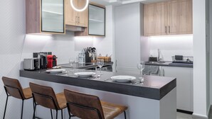 A modern kitchen with a central island, bar stools, and a dining area. - NEW Listing Just Renovated Beach Laguna (Ras Al Khaimah)
