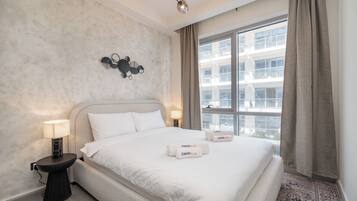 Elite-Apartment, Balkon, Meerblick | 2 Schlafzimmer, individuell eingerichtet, Bügeleisen/Bügelbrett