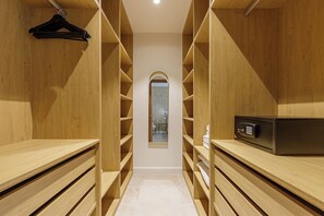 Wardrobe - Plaza del Siglo Suites (Málaga)