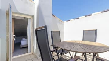 Dúplex exclusivo, 1 habitación, para no fumadores, vista a la ciudad | Terraza o patio