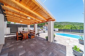 Family House, Multiple Bedrooms, 2 Bathrooms (Holiday Home Luce with Pool) | Outdoor dining