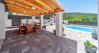 Holiday Home Luce with Pool