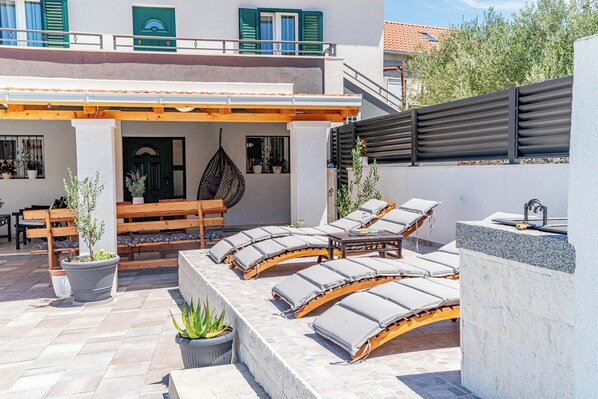 Family House, Multiple Bedrooms, 2 Bathrooms (Holiday Home Luce with Pool) | Outdoor dining