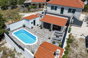 Family House, Multiple Bedrooms, 2 Bathrooms (Holiday Home Luce with Pool) | Exterior
