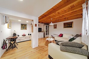 Living area - Holiday Home Luce with Pool (Seget)