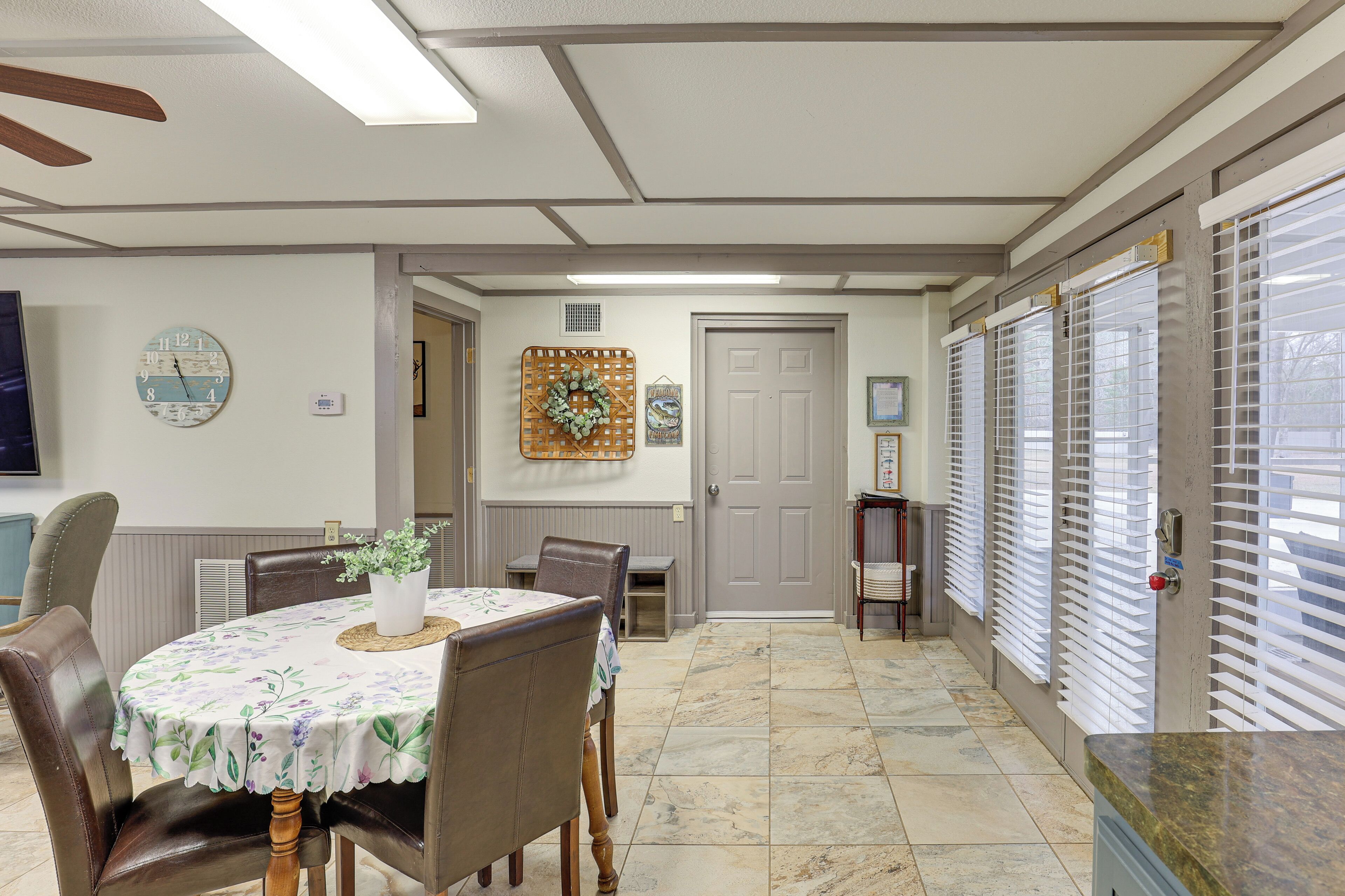 المنشأة من الداخل