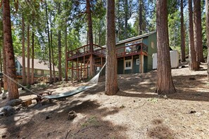 Interior - 6 Mi to Pinecrest Lake: Cozy Cabin in Cold Springs (Long Barn)